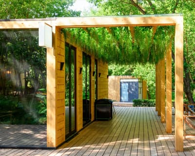 Exterior & Landscaping